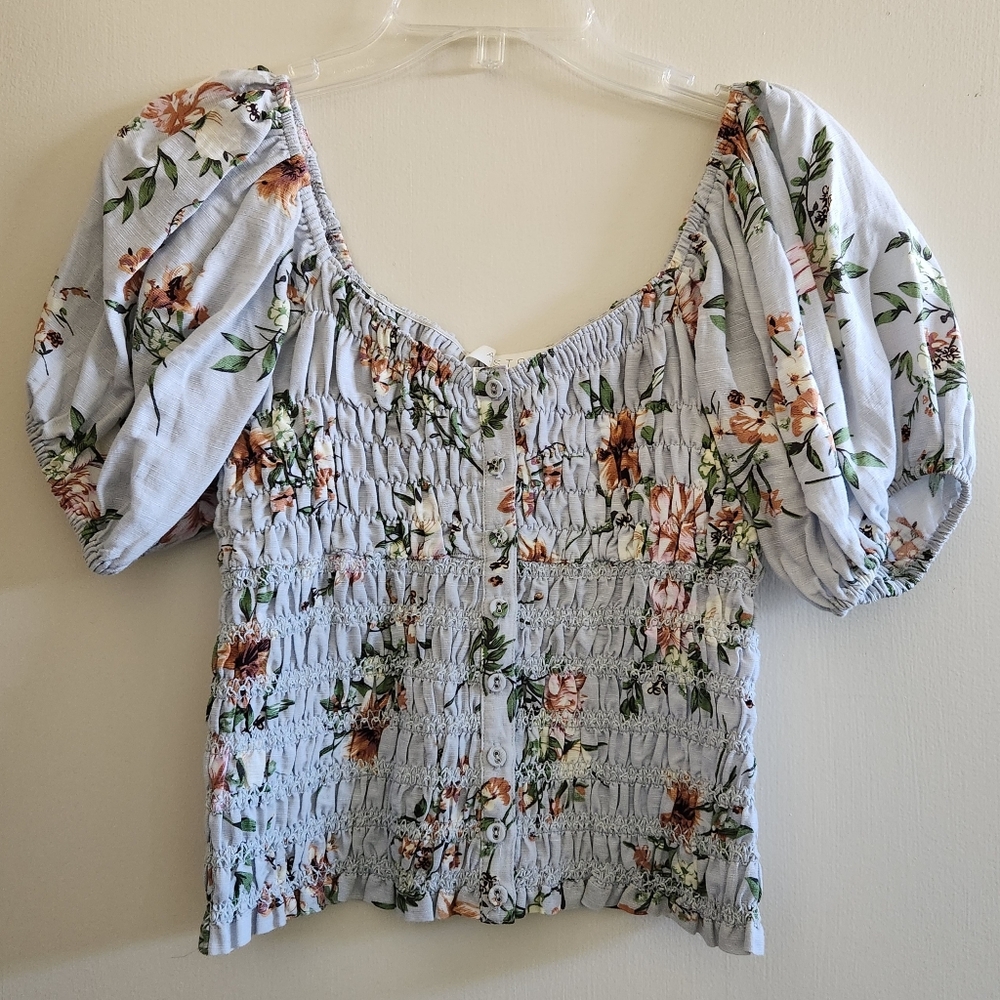 Astr The Label Salma Blue Floral Print Puff Sleeve Ruched Button Front Top - Picture 2 of 5